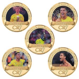 Buen Stock: Moneda Conmemorativa con Impresión UV de Oro, con Estrellas del Fútbol Messi, C. Ronaldo, Neymar, Beckham y Temática de Logo Artístico - Product Image 3