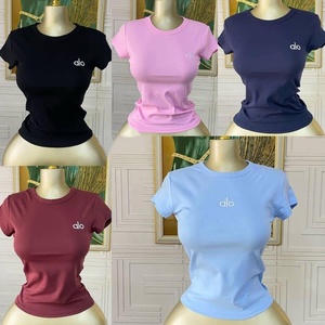Nouveau T-<span class=keywords><strong>shirt</strong></span> décontracté pour <span class=keywords><strong>femme</strong></span>, coupe ajustée, <span class=keywords><strong>manches</strong></span> <span class=keywords><strong>courtes</strong></span>, avec strass, col rond, 100 % <span class=keywords><strong>coton</strong></span>, collection Printemps 2026, vente en gros - Product Image 3