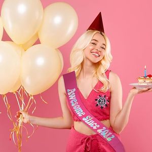 Spille da bavero per il 21° compleanno da ragazza, fatte a mano, con nastro in grosgrain nero e rosa, distintivo in banda di latta, decorazioni per feste di 21° compleanno - <span class=keywords><strong>IT</strong></span> è il mio 21° compleanno - Product Image 4