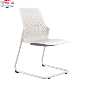 Silla de Oficina Ergonómica y Moderna con Respaldo de Malla Blanca, con Reposabrazos y Ruedas, Ideal para Salas de Conferencias - Product Image 4