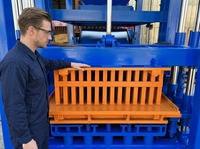 Machine de fabrication de briques et de blocs en béton QT4-15B Aiwei entièrement automatique, contrôlée par PLC, à pression hydraulique, pour pavés creux et pleins, facile à utiliser