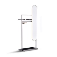 Armoire de luxe en acier inoxydable brossé avec miroir pleine longueur, base en marbre et revêtement en cuir de selle