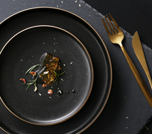 Assiette à steak noire mate avec bord doré, assiette à dîner occidentale en céramique givrée de 8 et 10 pouces, vente en gros - Product Image 3