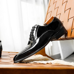 Zapatos casuales de caballero con suela de cuero, estilo inglés, con punta en pico y cordones. - Product Image 6