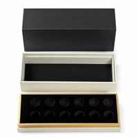 Boîte rigide noire et crème personnalisée avec bande dorée et insert floqué pour bouteille, couvercle amovible, fournisseur OEM ODM en gros