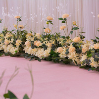 Fleurs blanches de haute qualité avec feuilles vertes, chemin de table en fleurs artificielles pour la décoration de mariage