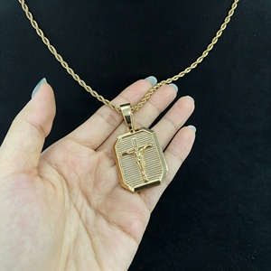 HUIYUE Atacado: Colar Masculino de Luxo Banhado a Ouro 18k com Pingente de Jesus em Latão Personalizado – Oferta Imperdível - Product Image 4