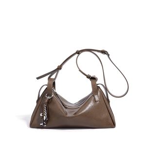 Sac à main en cuir élégant pour femme, idéal pour les voyages d'affaires, le shopping et l'usage quotidien, disponible à la vente auprès d'un fournisseur indien. - Product Image 5