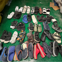 Vente en gros de chaussures nues pour femmes d'occasion pantoufles sandales en ballots chaussures décontractées pour les vacances en plein air pantoufles plates bon marché d'occasion