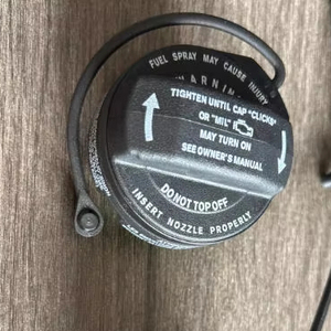 ฝาถังแก๊สของแท้พร้อมสายรัด4F0201550J เหมาะกับรถออดี้ A4 A5 A6 S4 S5 Q6 RS5 allroad 2005-2011และ boxiti wipe - Product Image 1