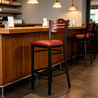Chaise de bar pour restaurant français avec structure métallique et assise en bois pour intérieur, maison, bureau, hôtel, appartement