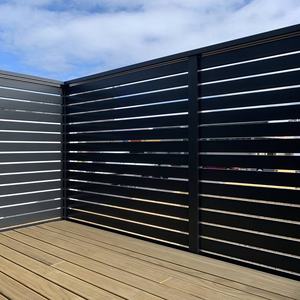 Panneaux de clôture en aluminium de sécurité modernes, revêtement en <span class=keywords><strong>poudre</strong></span> noire, hauteur de 6 pieds, design horizontal à lattes, clôture extérieure pour l'intimité, portail - Product Image 1