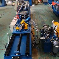 Machine à former des canaux en C pour cloisons sèches, pour utilisation avec des tôles galvanisées