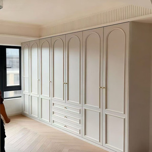 Armoire vintage en chêne français massif, grande capacité de rangement, pour hôtel et maison - Product Image 1