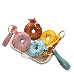 Llaveros de Cuero con Forma de Donut, Diseño Elegante, Colgante para Coche y Bolso, Llavero de Cuero PU con Forma de Donut - Product Image 1