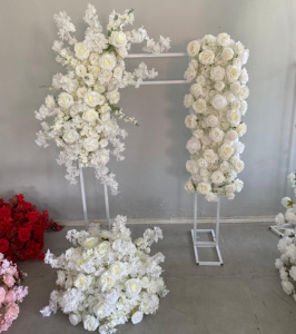 Centrotavola Floreale Artificiale con Rose Bianche Avorio, Fiori di Gypsophila e Orchidee per Matrimoni - Product Image 2