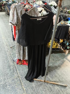 Abito Lungo Estivo in Seta per <span class=keywords><strong>Donna</strong></span> di Seconda Mano, Usato con Cura Come Nuovo, Alta Qualità, <span class=keywords><strong>Prima</strong></span> Scelta, Vestito di Moda Preloved - Product Image 4