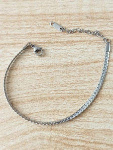 Bracelet chaîne cubaine en acier inoxydable plaqué or 18 carats PVD argenté |   Chaîne ajustable polie miroir pour hommes et femmes, idéale pour les fêtes et le style Hip Hop - Product Image 5
