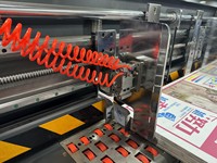 Machine de fabrication de cartons en carton entièrement automatique Machine de rainurage et de découpe automatique 4 couleurs Flexo