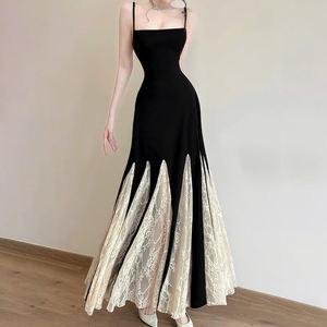 เดรสยาวทรงปล่อยสำหรับผู้หญิง ตกแต่งด้วยผ้าลูกไม้ ดีไซน์หรูหรา ช่วงเอวเข้ารูป พิมพ์ลายดิจิทัล ซักได้ ตัดต่อผ้าแบบไร้แขน - Product Image 1