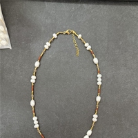 Collar de Perlas con Iniciales Personalizadas para Mujer, Gargantilla con Letra Dorada, Joyería Hecha a Mano con Perlas de Agua Dulce