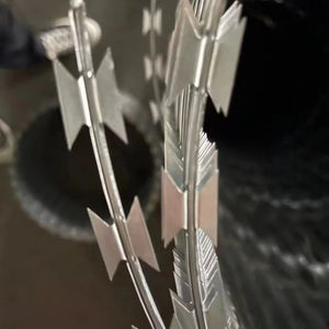 BTO-16 zincato 22 rasoio a fisarmonica di <span class=keywords><strong>filo</strong></span> di acciaio nastro <span class=keywords><strong>filo</strong></span> <span class=keywords><strong>spinato</strong></span> per fattoria ferroviario serpentine per recinzione - Product Image 2