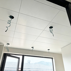 Techo <span class=keywords><strong>Acústico</strong></span> Cuadrado de Aluminio Perforado de 600x600, Ignífugo, Aislante Térmico, para Uso Comercial, Doméstico, Hospitalario, Metal Artístico - Product Image 2