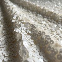 Tissu tricoté en maille champagne avec broderie de sequins denses, finition mate, poids moyen, personnalisé, pour robe de mariée et robe de soirée