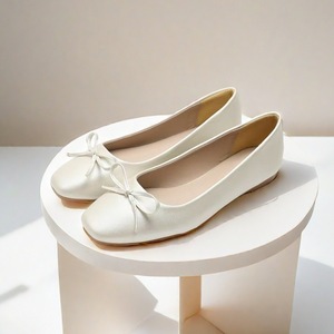 Chaussures plates classiques de haute qualité pour femmes avec nœud, bout carré, super douces, à enfiler, pour le printemps et l'été, motif uni sur le dessus - Product Image 1