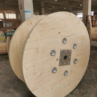 Bobine de câble électrique vide en bois robuste sur mesure pour usine