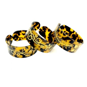 Easysong Vòng Tay Nữ Thời Trang Vòng Tay Vỏ Rùa Giả Vòng Tay Có Hoa Ba Lá Rùa Vòng Tay Khắc Chiều Rộng 3Cm - Product Image 2