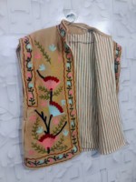 Gilet d'hiver court en velours Suzani brodé à la main, tricoté, matelassé, respirant, écologique, en coton, style bohème, sans manches, motif floral