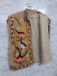 Chaleco Corto de Algodón para Invierno, Bordado a Mano, Acolchado, Transpirable, Ecológico, de Terciopelo Suzani, Estilo Boho, sin Mangas, con Diseño Floral - Product Image 4