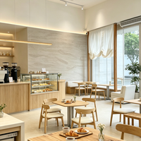 Vitrine à desserts sur mesure avec éclairage LED de luxe, design intérieur de boutique de desserts