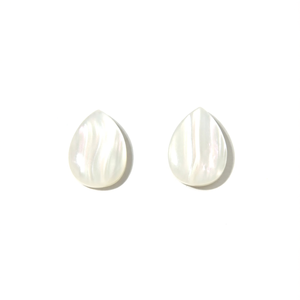 Boucles d'oreilles clous classiques et tendance en forme de goutte d'eau, plaquées or, bijoux religieux en alliage avec perle et coquillage comme pierres principales, idéales pour les fêtes - Product Image 2