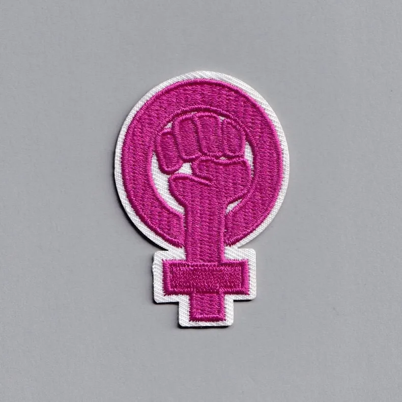 Нашивка С феминистской девушкой, приподнятой кулак, символ пола, аппликация, женские права для феминизма, нашивка с вышивкой
