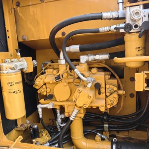 Excavatrice d'occasion Caterpillar CAT315D2 à vendre, 15 tonnes, fabriquée au Japon, bon état, importée avec emballage d'origine - Product Image 5