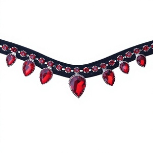 Bandeau de tête pour cheval Ridex en cuir rouge orné de strass, sangle de bridon décorative, accessoire d'équitation pour l'écurie et les concours - Product Image 4