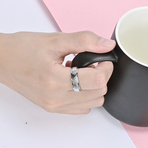 Popular yunnique style <b>titanium</b> steel rhombus rotating <b>ring</b>, unisex, street fashion, niche and unique jewelry. - Product Image 2