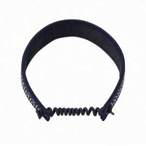 Visera Deportiva Personalizable para Mujer con Logotipo Serigrafiado, Adorno de Diamantes de Imitación, Insignia Metálica y Diseño de Resorte en Espiral - Product Image 6