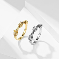 Vente en gros, promotion : Bague pour femme en acier inoxydable mat plaqué or 18 carats, étanche, à triple nœud, style Hip Hop