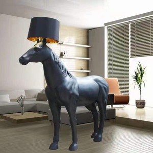 Lampada <span class=keywords><strong>da</strong></span> Terra in Fibra di Vetro con Scultura di Cavallo, Design Europeo per Decorazione Artistica di Hotel, Villa e Sale Espositive - Product Image 3