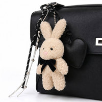 Porte-clés et breloque de sac en peluche lapin mignon, poupée en peluche lapin crème avec nœud papillon noir, accessoire de sac à main, cadeau pour femmes et filles