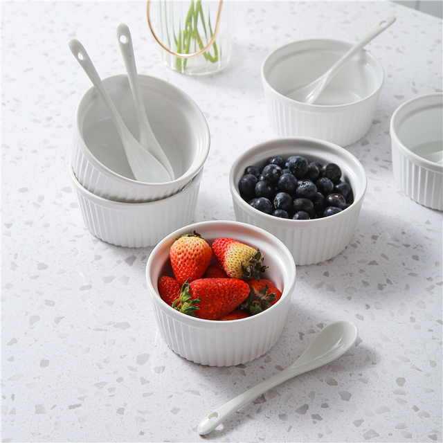 Custom Restaurant White Glazed Porcelain Dessert Bowl Ceramic Souffle Dishes Bowl Ramekins with Spoon