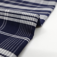 Stock prêt en gros hommes chemise uniforme scolaire tissé coton matériel vichy tartan carreaux plaid fil teint tissu