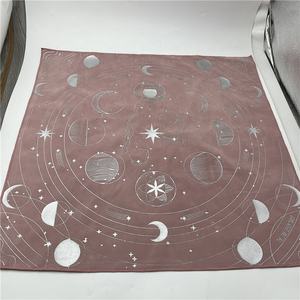 หรูหราพิมพ์กุหลาบทองกำมะหยี่เครื่องประดับไพ่ทาโรต์ลูกเต๋าของขวัญกระเป๋า,<span class=keywords><strong>เต็ม</strong></span>พิมพ์ด้านคู่กำมะหยี่ไพ่ทาโรต์ผ้าปูโต๊ะที่กำหนดเอง - Product Image 2