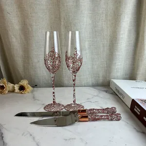 Ensemble de flûtes de mariage en or rose faites à la main de 200ml avec motif de verres à champagne en cristal et couteau à gâteau