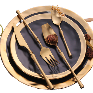 Ensemble de couverts en acier inoxydable plaqué or mat de luxe avec boîte cadeau, design moderne, argenterie haut de gamme pour les fêtes - Product Image 1