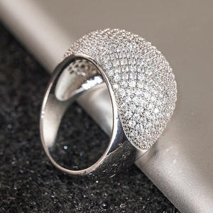 Anello da Cocktail da Donna T0930 con Sfera Micro-Pavé di Strass e Pietra Rotonda, Anelli alla Moda per Feste - Product Image 1