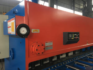 Qc1k 8x3200 गिलोटिन शियरिंग मशीन औद्योगिक धातु काटने के लिए उन्नत सुविधाओं के साथ - Product Image 4